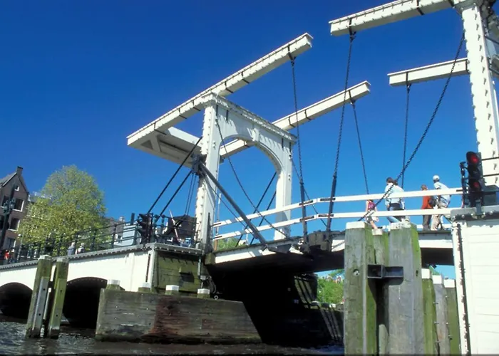 Mercure Centre Canal District Hotel 4*