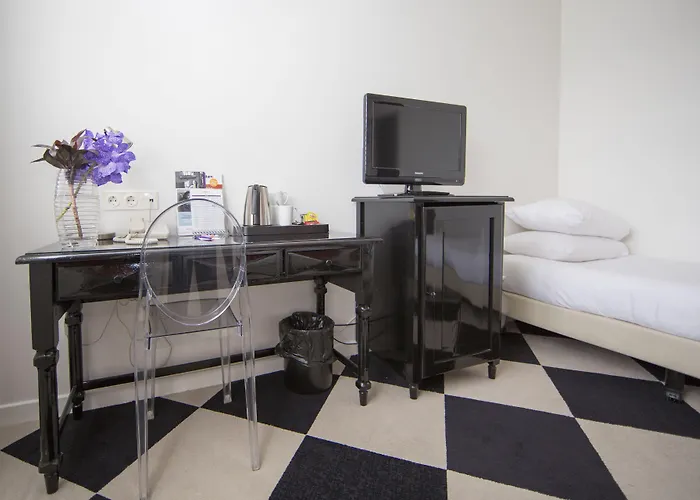 Mercure Centre Canal District Hotel 4*