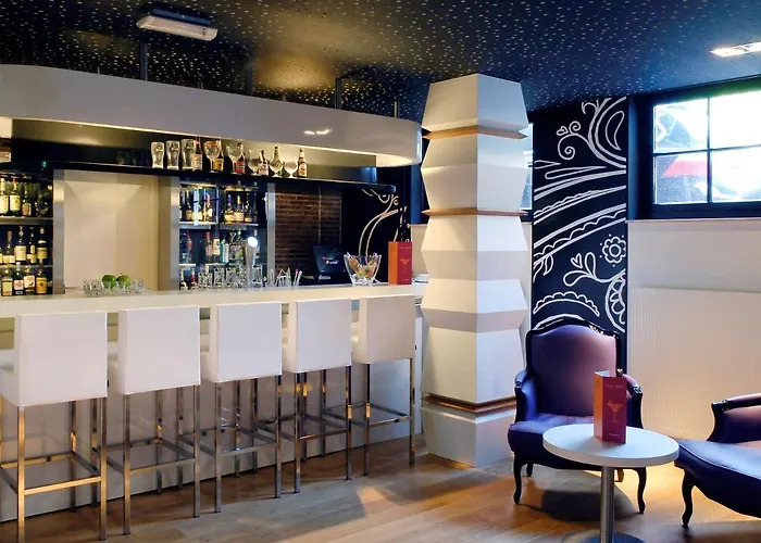 Hotel Mercure Centre Canal District 4*