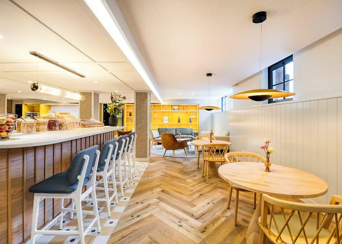 Mercure Centre Canal District Hotel 4*