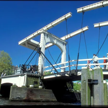 Mercure Centre Canal District Hotel 4*