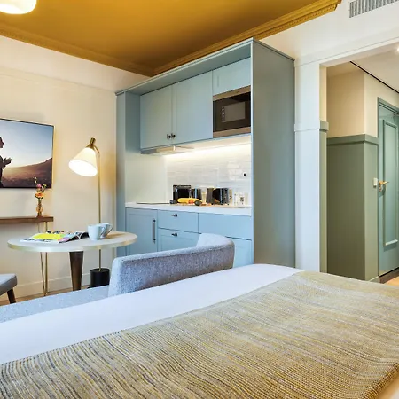 Hotel Mercure Centre Canal District 4*