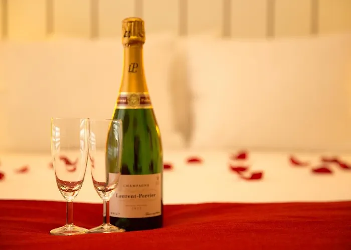 Hotel Mercure Centre Canal District 4*